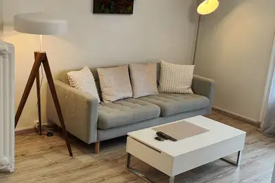 Image de Appartement rénové avec place de parking dans résidence fermée et sécurisée