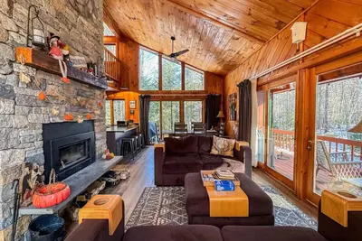 Image de StoneWood Lodge | Lake Access | Arcade Game Room