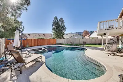 Image de Lake Elsinore Home w/ Pool - 44 Mi to Disneyland!