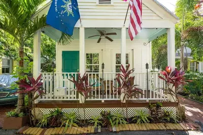 Image de Hemmingway's Paradise! Walk or bike to all that Old town Key West has to offer