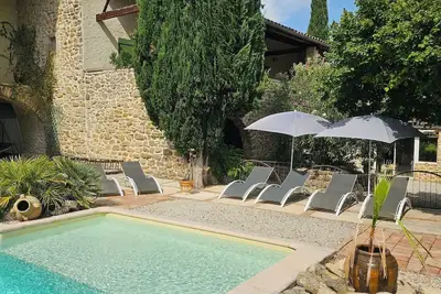Image de Grand mas de charme en Sud Ardèche\npiscine privée, à louer en entier/par chambre