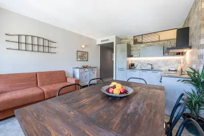 Image de Appartement 'Abaye 5 Barolo - Charm' avec vue sur lac, Wi-Fi et climatisation
