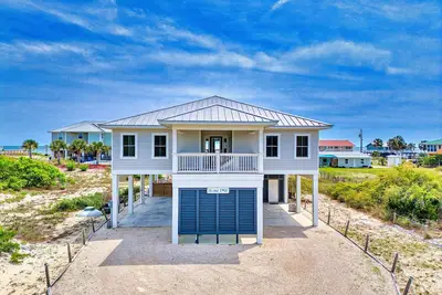 Image de Island Tide is a 4-bed, 4-bath house on the west side of St. George Island, Fl.