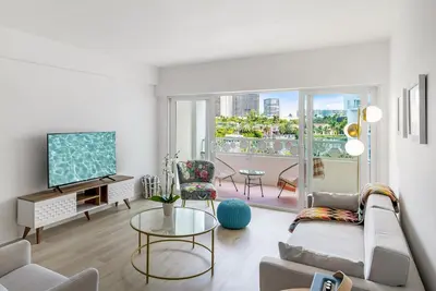 Image de Serene Waterfront 1br with Gorgeous Balcony