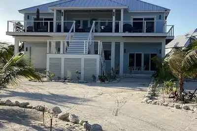 Image de New home w\/ gorgeous ocean views. , Boat slip, stunning deck & beach access.
