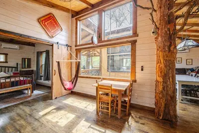 Image de FoRest ReTreeT 2 bedroom•Hot Tub•Unique •Chatming•Adairsville•Cabin•Private