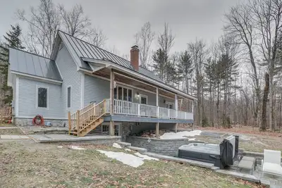 Image de Peaceful Cavendish Retreat w/ Hot Tub & Fireplace!