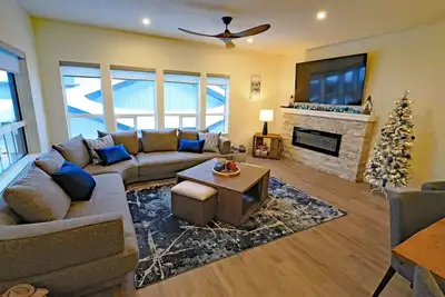 Image de Family Friendly Chalet in Happy Valley/ Sleeps 9/ Private Hot Tub/ Bbq/ Parking