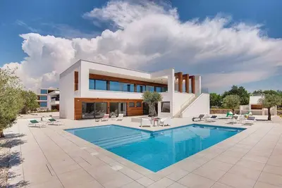 Image de Maison de vacances avec piscine extérieure, sauna finlandais et salle de jeux