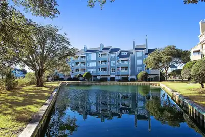 Image de Canalfront, Community Pool, Tennis courts and More! Pc431, Above the Wake