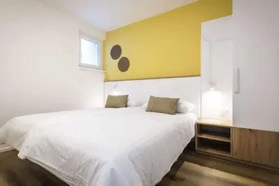 Image de Appartement avec climatisation, Wifi, piscine, Tv, terrasse, animaux admis, vue panoramique, parking