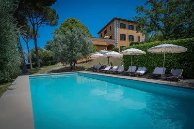 Image de Maison de vacances privée avec Wifi, piscine privée, bain à remous, climatisation, Tv, terrasse