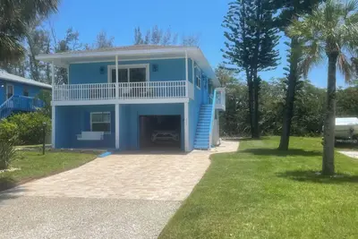 Image de Newly renovated Beach House +pool, 250 steps from the ocean on Anna Maria Island
