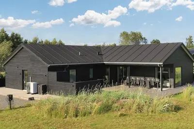 Image de Maison de vacances pour 14 a Væggerløse-By Traum