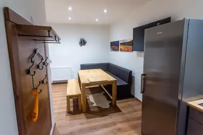 Image de Hochwertig Eingerichtete Wohnung. Jedes Zimmer mit Eigenem Bad! Bis 8 Personen