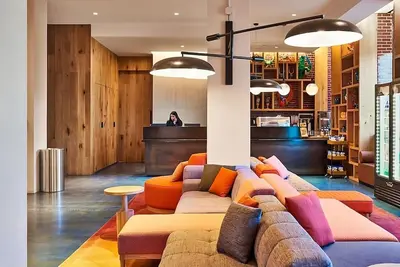 Image de 4 Posh Queen Rooms at Radio Hotel, Short Ride to Metropolitan Museum of Art!