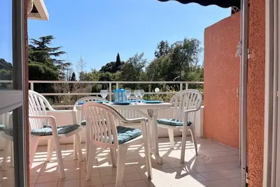 Image de Duplex ensoleillé avec terrasse, 5 couchages, proche plage, parking inclus - Le Lavandou