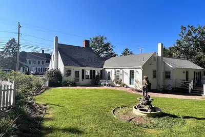 Image de Walk to Beach and Dennis Village Center