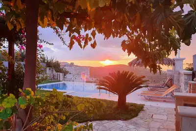 Image de Oase der Ruhe und Erholung! In HĂĽgellage mit Pool und Herrlichem Panoramablick