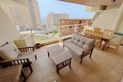 Image de Beach 3br | Pool • Parking • Sleeps 7 • 5 Reviews!