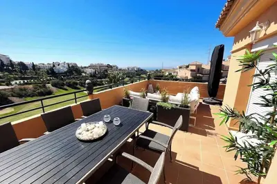Image de 3 Bed Penthouse Duplex – Frontline Golf & Sea View