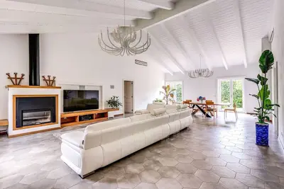 Image de My Rental Homes - Villa Romantic Garden with Jacuzzi, garden, parking space