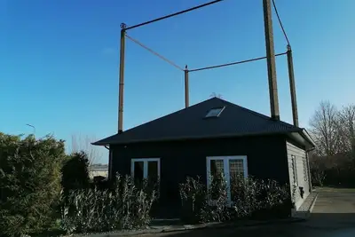 Image de Knusse Hooiberg met Buitenzitje in Rustige, Landelijke Omgeving, Nabij Amsterdam