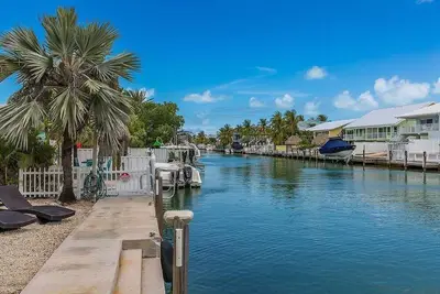 Image de The Palm House~ Canal-front Home, Cabana Club!