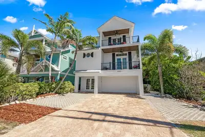 Image de Island Escape with Epic Waterslide and Poolside Fun