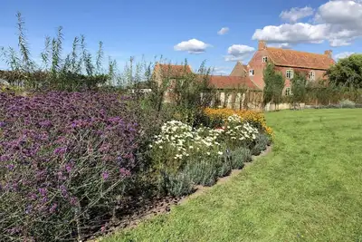 Image de Secluded luxury farmhouse with hot tub, open fires, large garden & amazing views