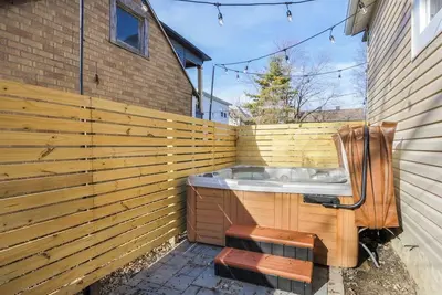 Image de 4br w/ Hot Tub + Patio | Walk to German Village