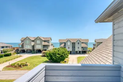 Image de Beautiful semi-oceanfront townhouse near Kitty Hawk Pier!