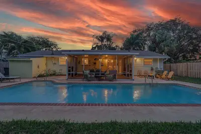 Image de Private Home with Beautiful Backyard & Pool Close to Beach in Palm Beach Gardens