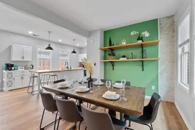 Image de Cozy place on Brady St. Short distance to Fiserv Forum, Summer Fest, Lake Front.