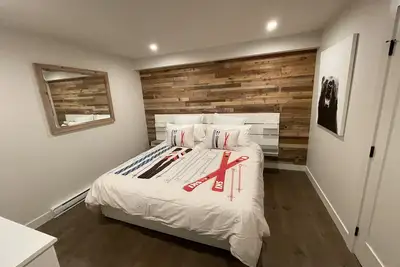 Image de The Bear Den @ Creekside Steps to Whistler Gondola for Skiing and Biking