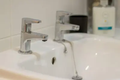 Image de Modern 2-Bed Flat | Near Airport | Free Parking