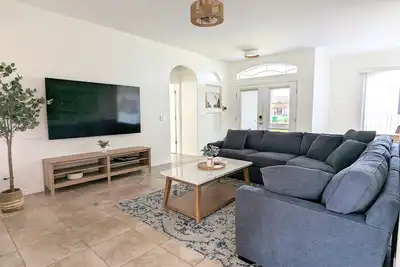 Image de Cozy Coastal Home w/ Fenced Yard - Close Drive to Beach and Warm Mineral Springs