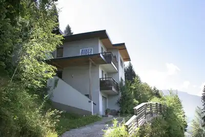 L'appartement situé tranquille.