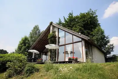 Image de Chalet à Mont près de forêt et lac