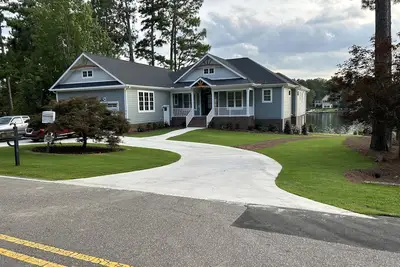 Image de 2024 Us Open 4 Bedroom/5 Baths New House on Lake Pinehurst - 10 minute to Course