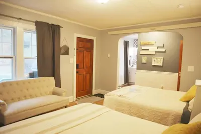 Image de Cozy hideaway on Main, Farmhouse Unit