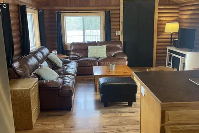 Image de Hilltop Chalet: Cozy log cabin retreat in beautiful Breezy Point, w\/WiFi
