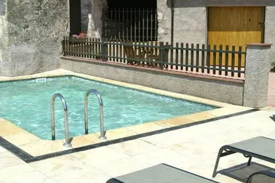 Image de Gîte à Maians avec piscine partagée