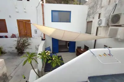 Image de Tiny House \"Bonsaus, \" Rinella's black beach