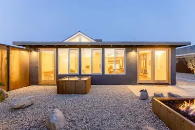 Image de Desert Mid-Century w Jacuzzi n Joshua Tree Village\n
