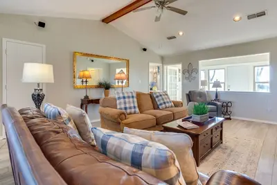 Image de On-Site Lake Access + Fire Pit: Bonham Home!