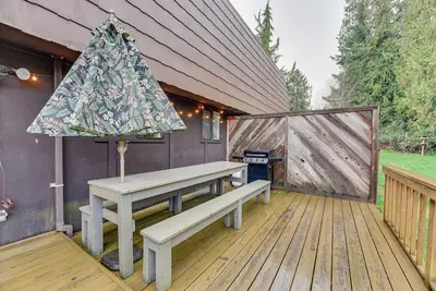 Image de Charming Chehalis Retreat w\/ Outdoor Grill + Deck!