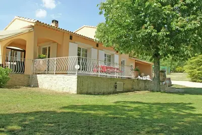 Image de Villa spacieuse Ă Reillanne avec piscine