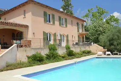 Image de Villa moderne avec piscine privée à Cabris