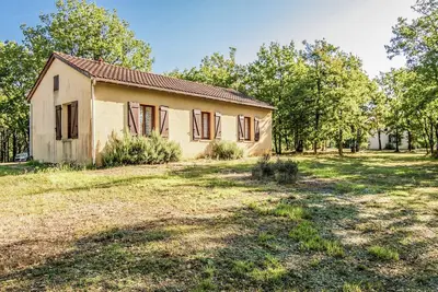 Image de Maison Ă Salignac avec Piscine et Vue